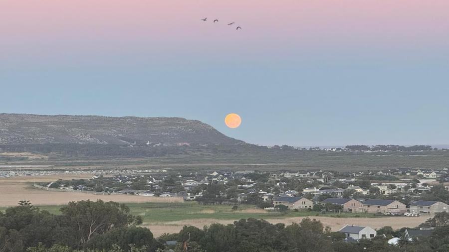 Moonrise over the mountains